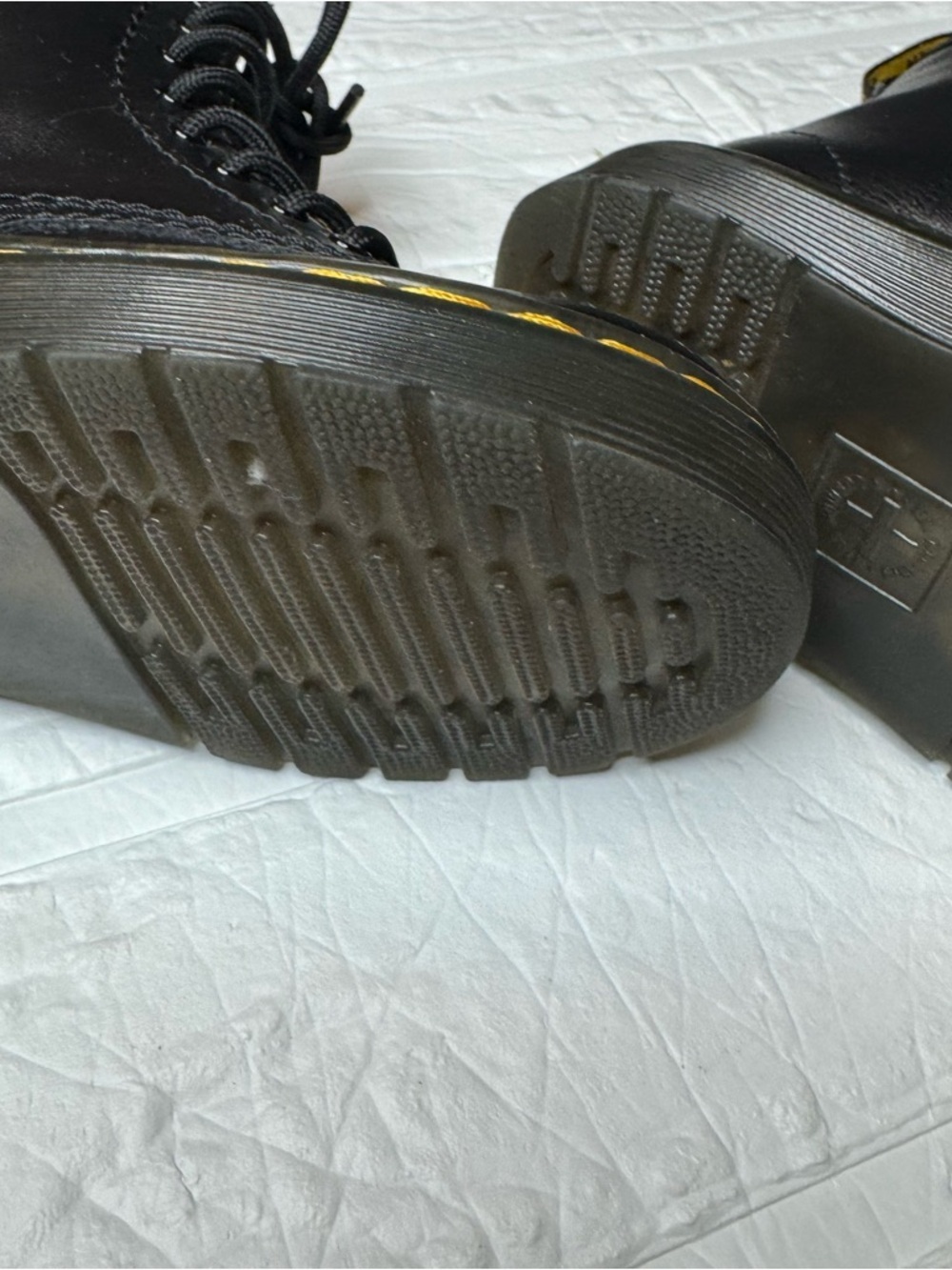 Dr. Martens Toddler US8 Kids Black Leather Lace-Up Boots with Yellow Stitching - Picture 7 of 14
